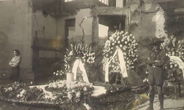 Corone di fiori. Presidio degli scout